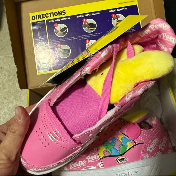 Heelys

Rezerve Low Peeps kids sneakers youth 6 brand new in box - Picture 4 of 9